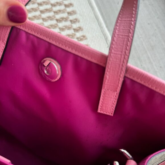 100% Authentic GUCCI GG Supreme Monogram Girls 3-D Strawberry Tote - Picture 7 of 10